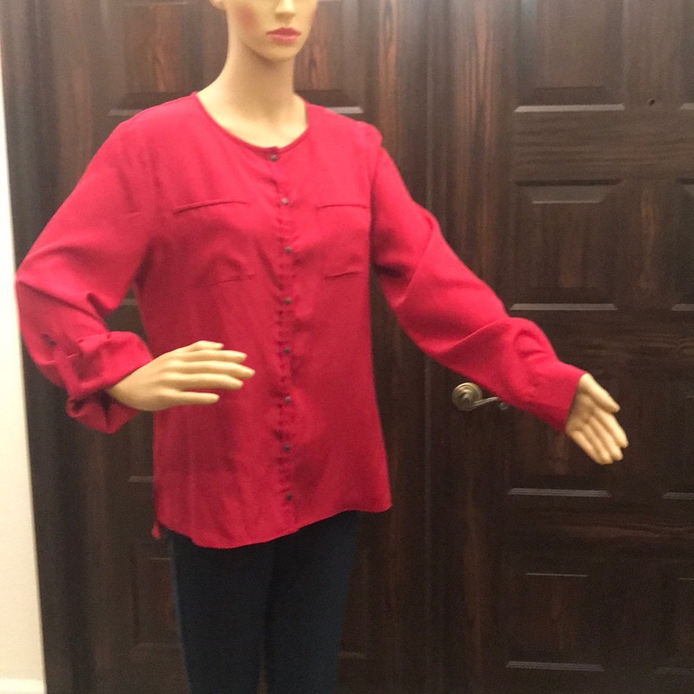 T TAHARI SIZE M red/pink  blouse NWT